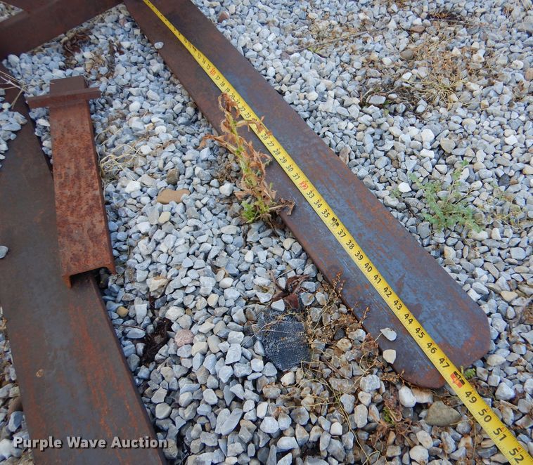 image for item NY9607 1970 John Deere 2020  tractor