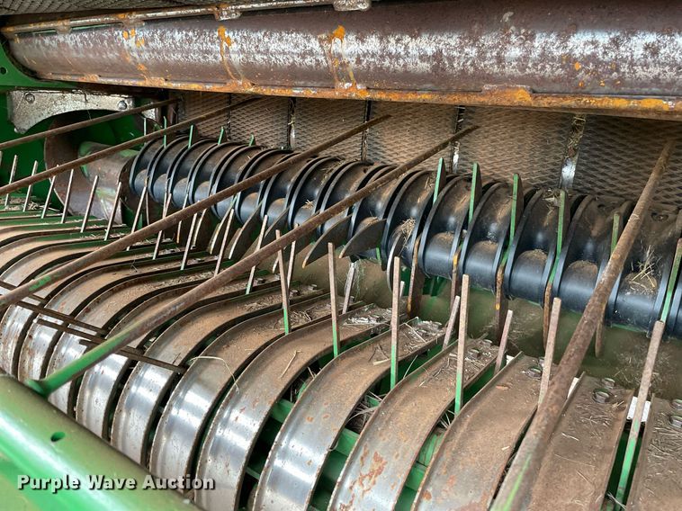 image for item NY9624 2020 John Deere 560R Premium  round baler