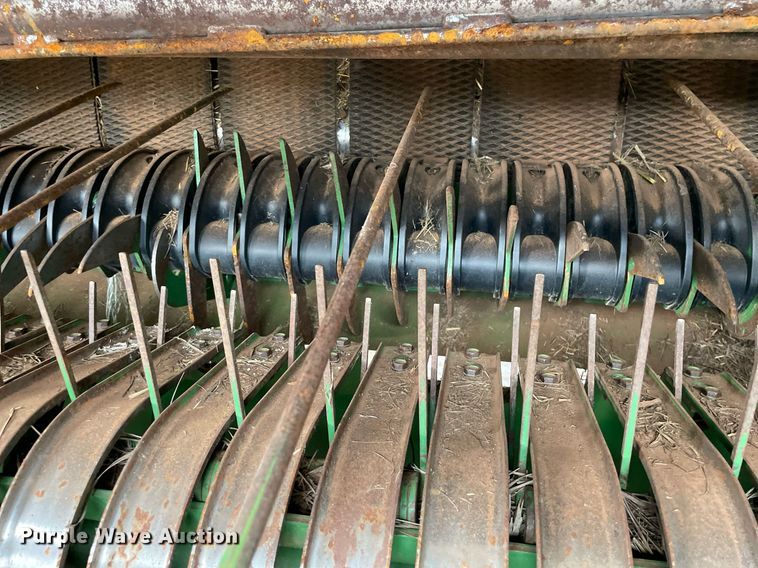 image for item NY9624 2020 John Deere 560R Premium  round baler