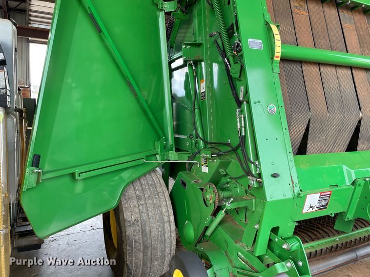 image for item NY9624 2020 John Deere 560R Premium  round baler