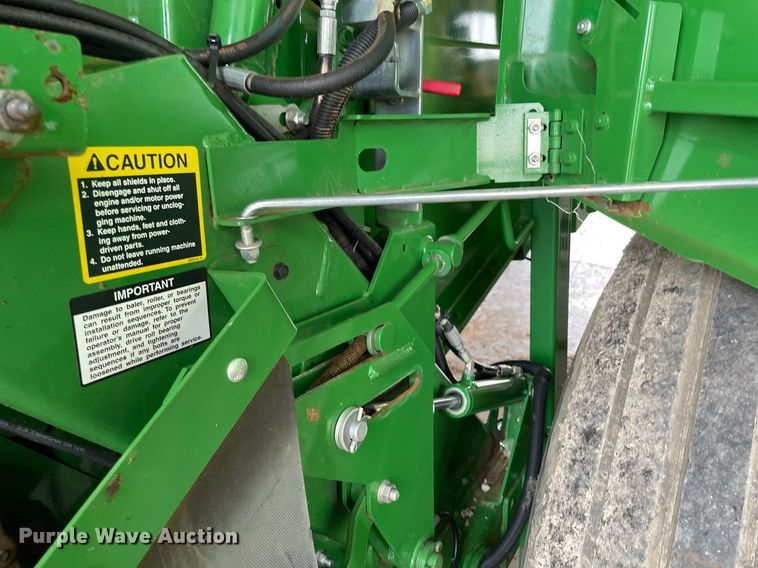 image for item NY9624 2020 John Deere 560R Premium  round baler