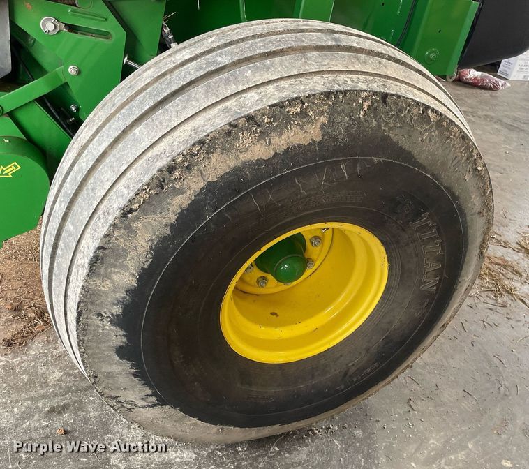image for item NY9624 2020 John Deere 560R Premium  round baler