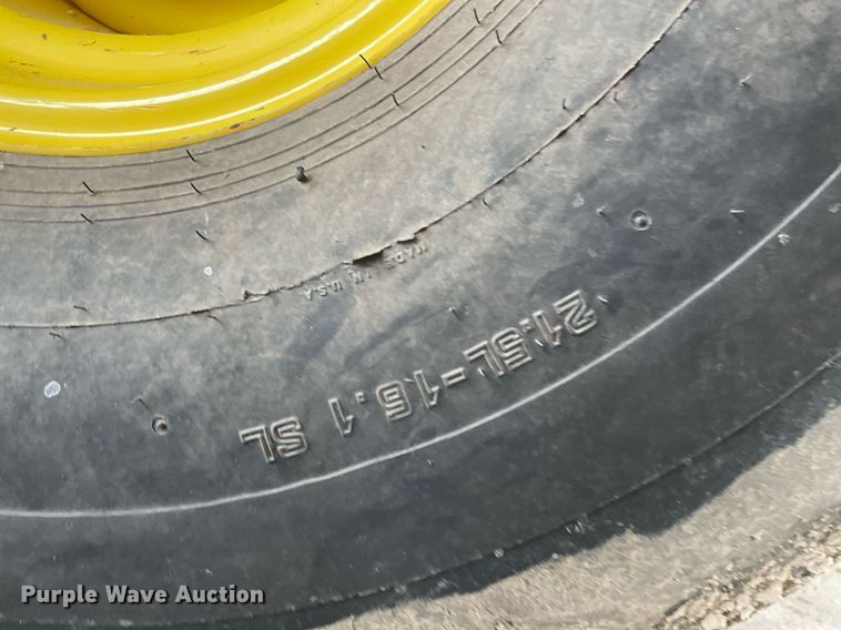 image for item NY9624 2020 John Deere 560R Premium  round baler