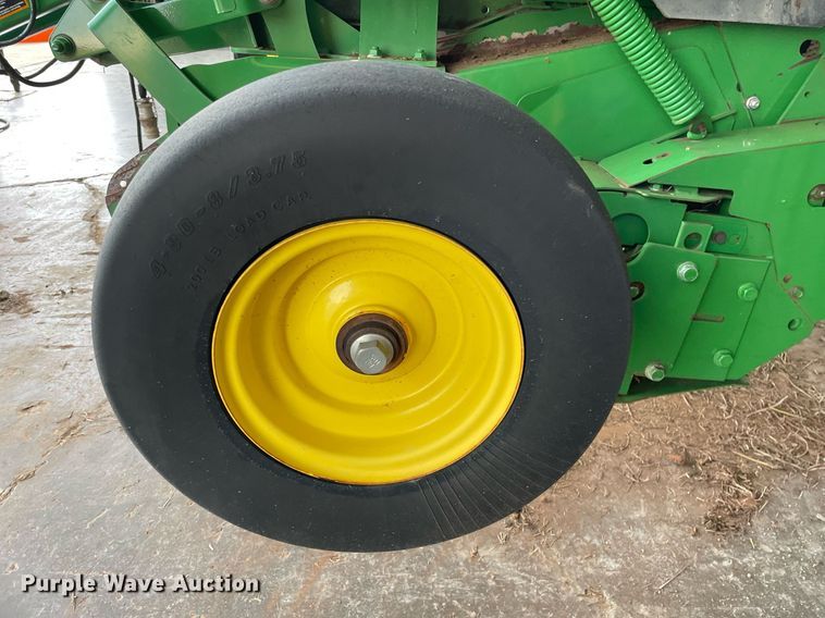 image for item NY9624 2020 John Deere 560R Premium  round baler