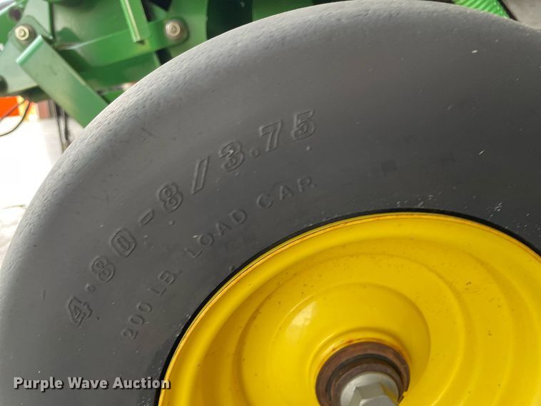 image for item NY9624 2020 John Deere 560R Premium  round baler