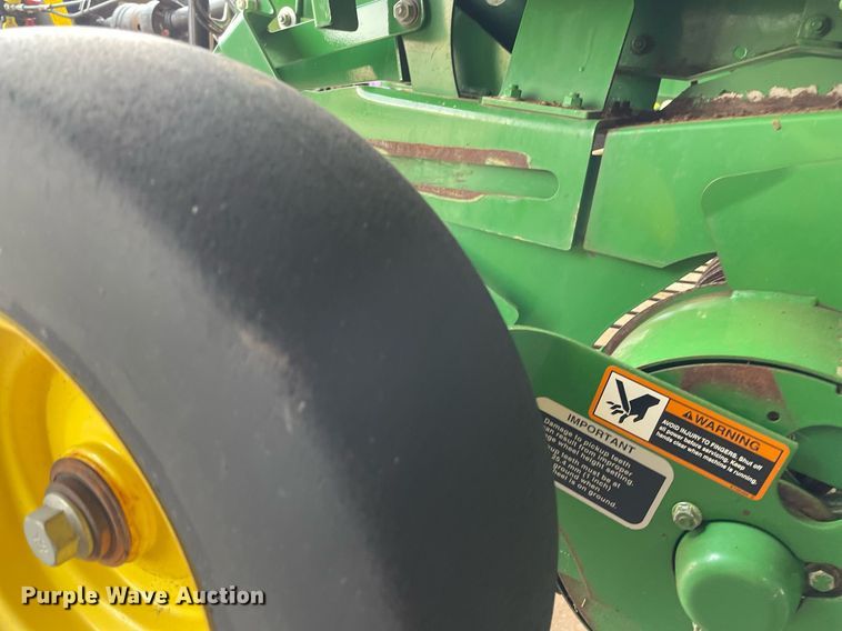 image for item NY9624 2020 John Deere 560R Premium  round baler