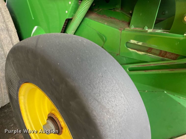 image for item NY9624 2020 John Deere 560R Premium  round baler