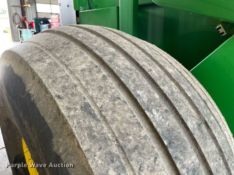 image for item NY9624 2020 John Deere 560R Premium  round baler