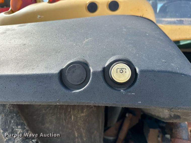 image for item OC9139 2008 Challenger MT665B  MFWD tractor