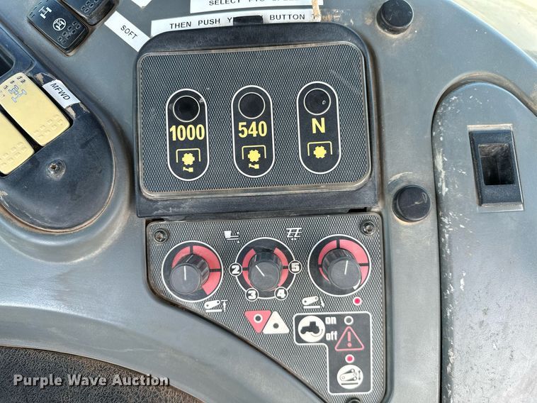 image for item OC9139 2008 Challenger MT665B  MFWD tractor