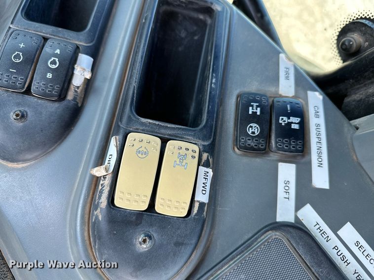 image for item OC9139 2008 Challenger MT665B  MFWD tractor