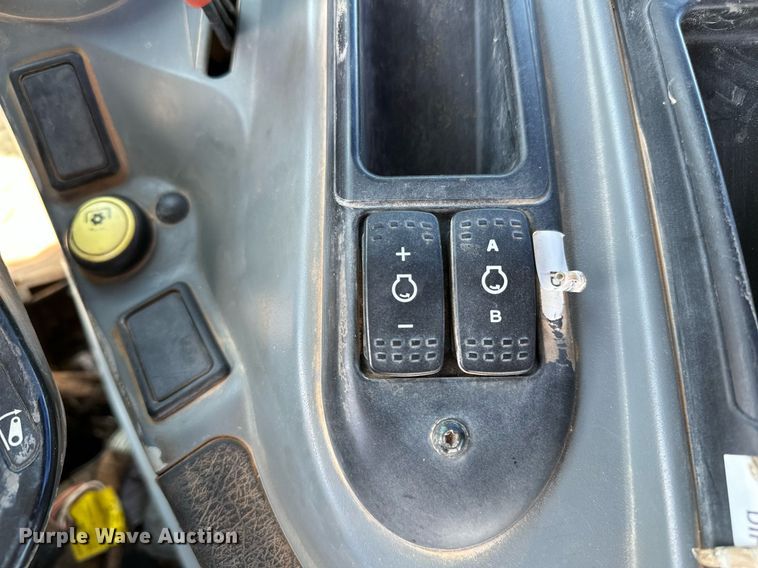 image for item OC9139 2008 Challenger MT665B  MFWD tractor