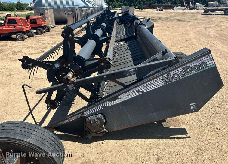 image for item OC9316 1998 MacDon  draper head