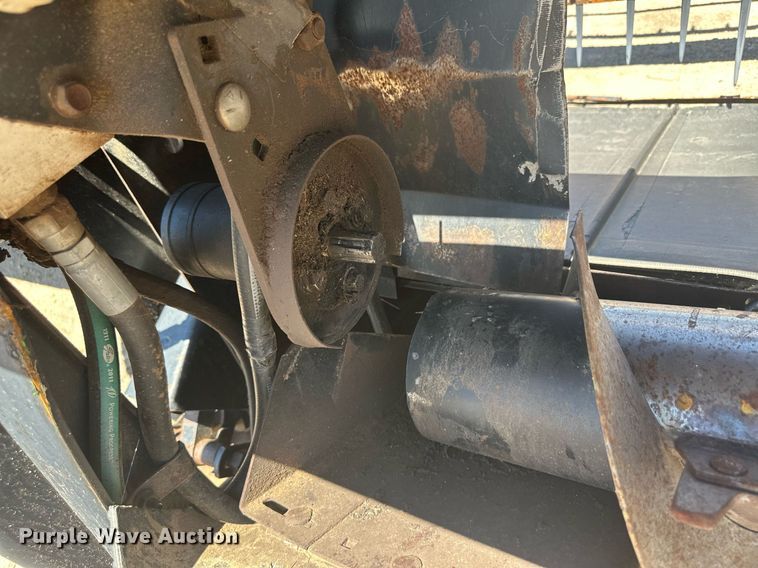 image for item OC9316 1998 MacDon  draper head