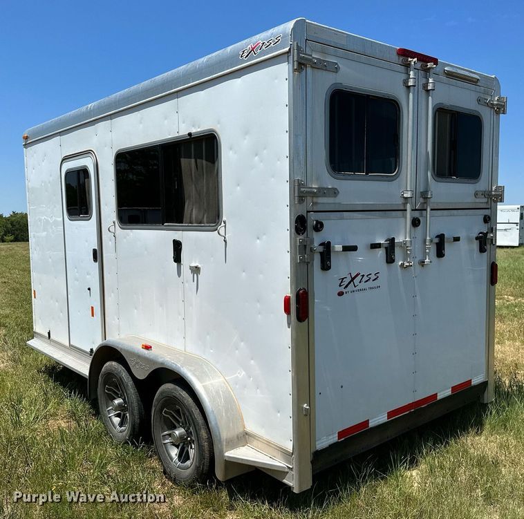 image for item OG9152 2018 Universal Exiss 724  horse trailer