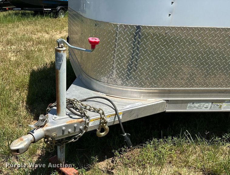 image for item OG9152 2018 Universal Exiss 724  horse trailer