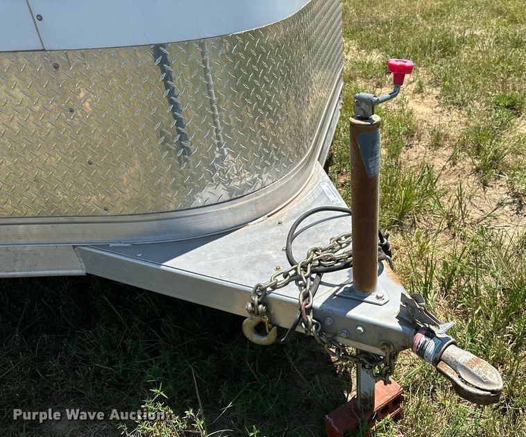 image for item OG9152 2018 Universal Exiss 724  horse trailer