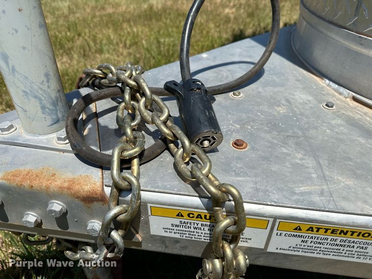 image for item OG9152 2018 Universal Exiss 724  horse trailer