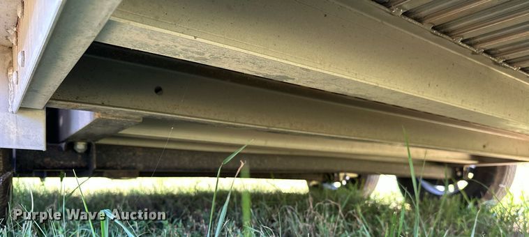 image for item OG9152 2018 Universal Exiss 724  horse trailer