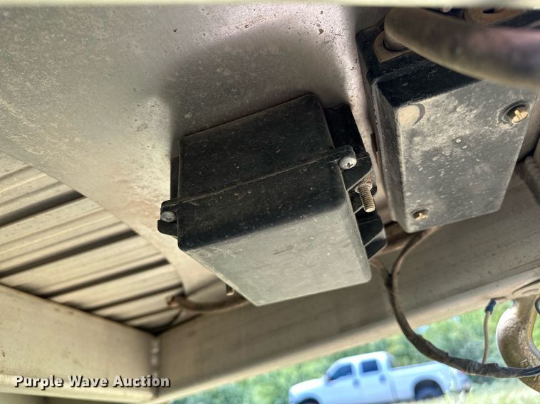 image for item OG9152 2018 Universal Exiss 724  horse trailer