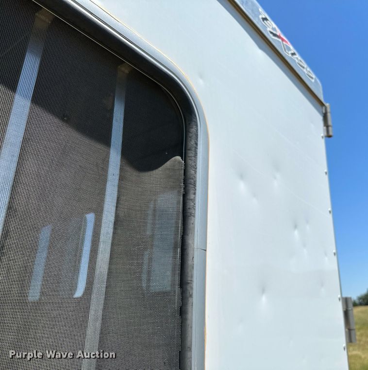 image for item OG9152 2018 Universal Exiss 724  horse trailer