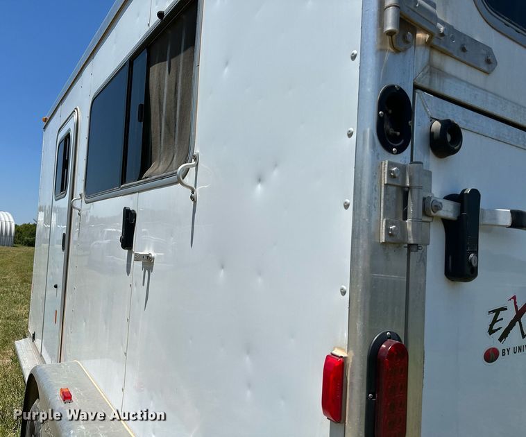 image for item OG9152 2018 Universal Exiss 724  horse trailer