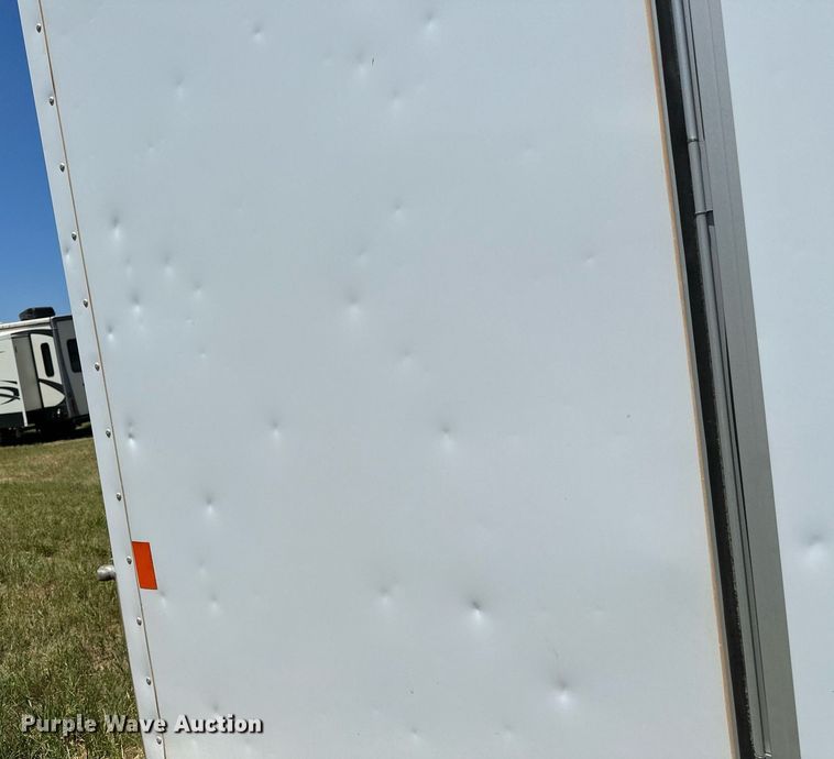 image for item OG9152 2018 Universal Exiss 724  horse trailer