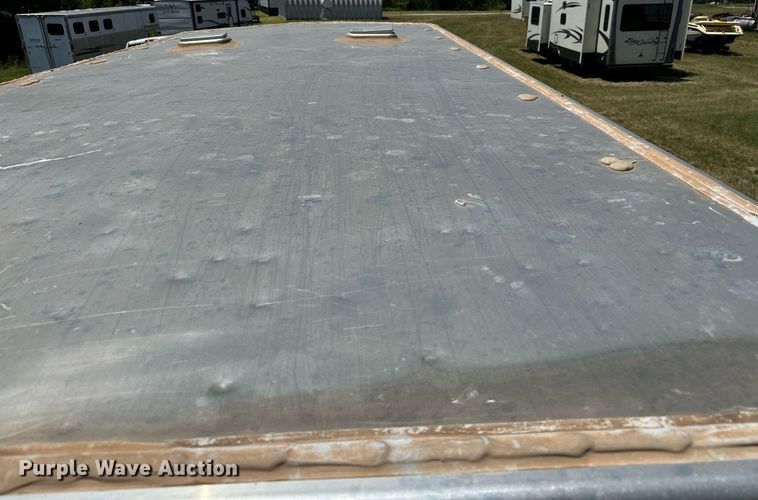 image for item OG9152 2018 Universal Exiss 724  horse trailer