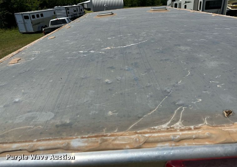 image for item OG9152 2018 Universal Exiss 724  horse trailer