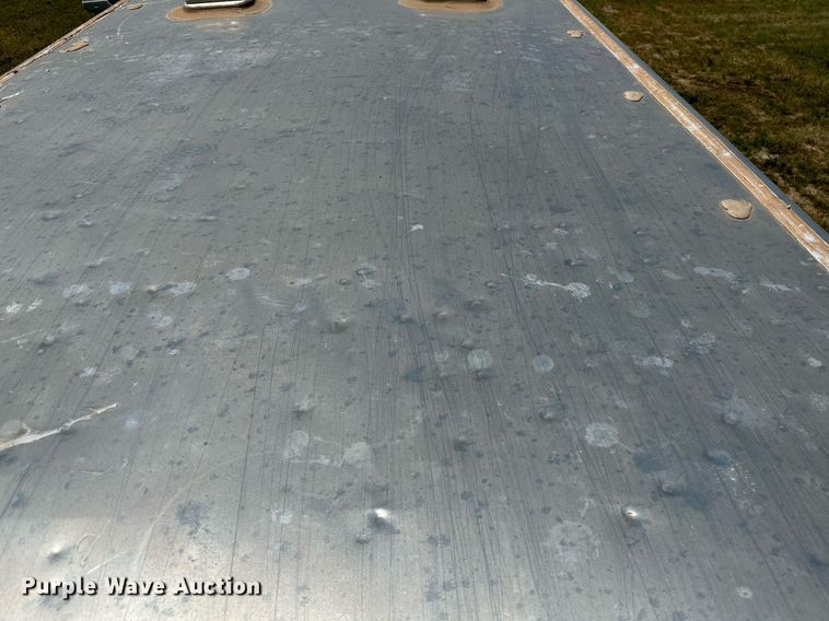 image for item OG9152 2018 Universal Exiss 724  horse trailer