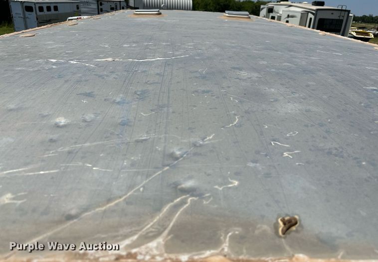 image for item OG9152 2018 Universal Exiss 724  horse trailer