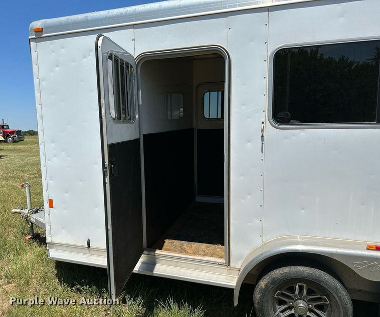 image for item OG9152 2018 Universal Exiss 724  horse trailer