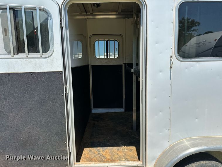 image for item OG9152 2018 Universal Exiss 724  horse trailer