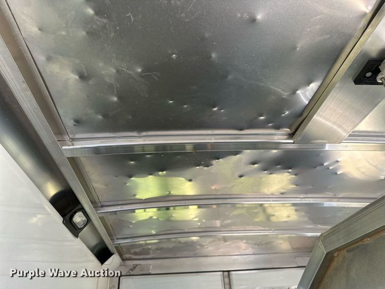 image for item OG9152 2018 Universal Exiss 724  horse trailer