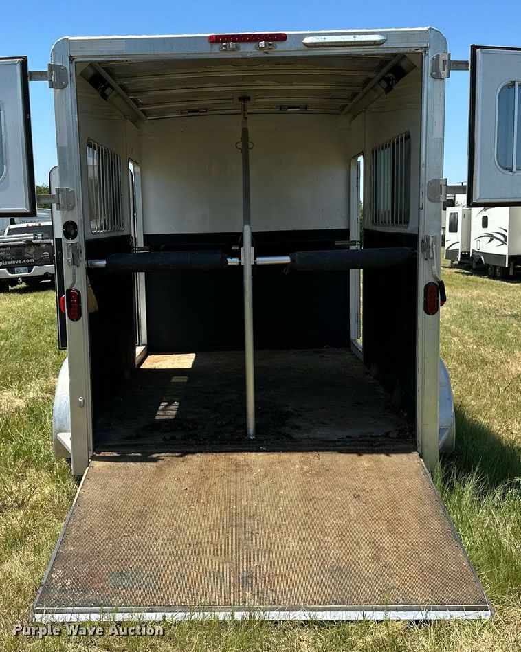 image for item OG9152 2018 Universal Exiss 724  horse trailer
