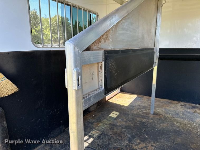 image for item OG9152 2018 Universal Exiss 724  horse trailer