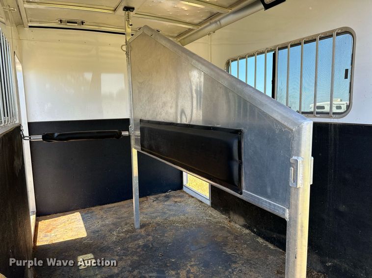 image for item OG9152 2018 Universal Exiss 724  horse trailer