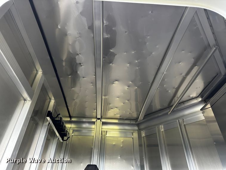 image for item OG9152 2018 Universal Exiss 724  horse trailer