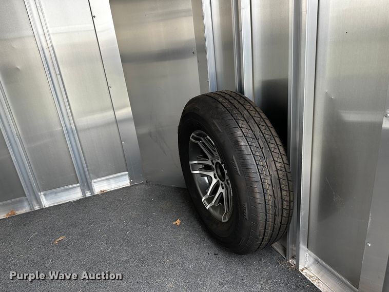 image for item OG9152 2018 Universal Exiss 724  horse trailer