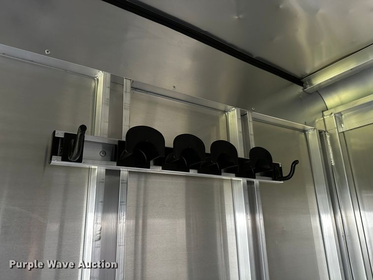 image for item OG9152 2018 Universal Exiss 724  horse trailer