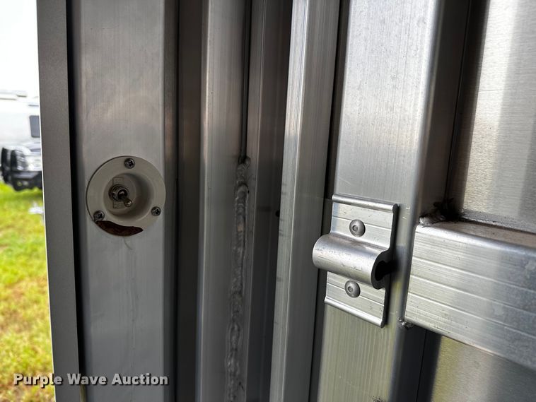 image for item OG9152 2018 Universal Exiss 724  horse trailer