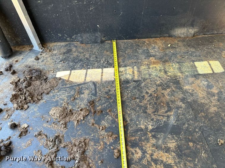 image for item OG9152 2018 Universal Exiss 724  horse trailer