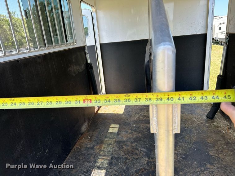 image for item OG9152 2018 Universal Exiss 724  horse trailer