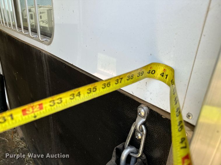 image for item OG9152 2018 Universal Exiss 724  horse trailer