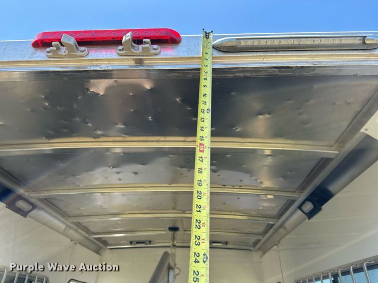 image for item OG9152 2018 Universal Exiss 724  horse trailer