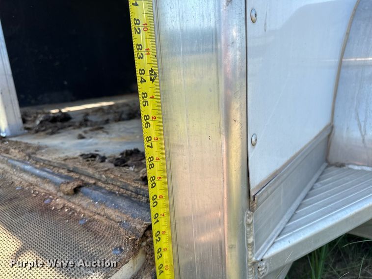 image for item OG9152 2018 Universal Exiss 724  horse trailer