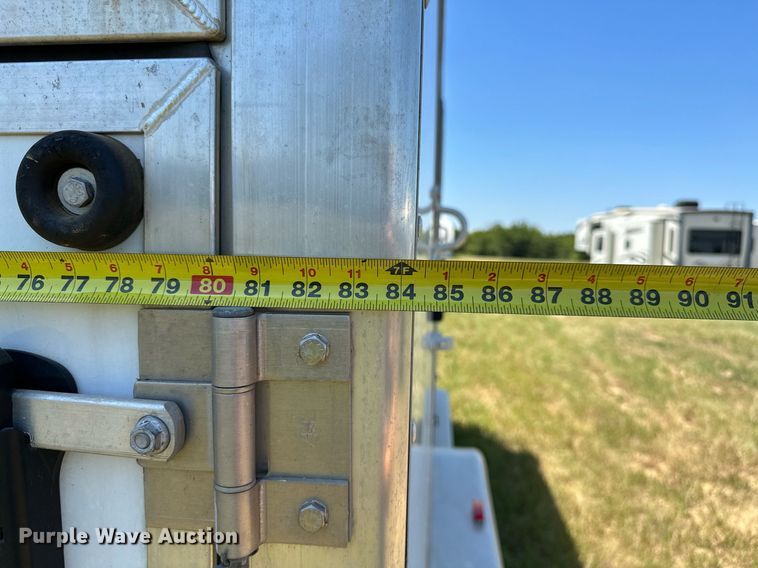 image for item OG9152 2018 Universal Exiss 724  horse trailer