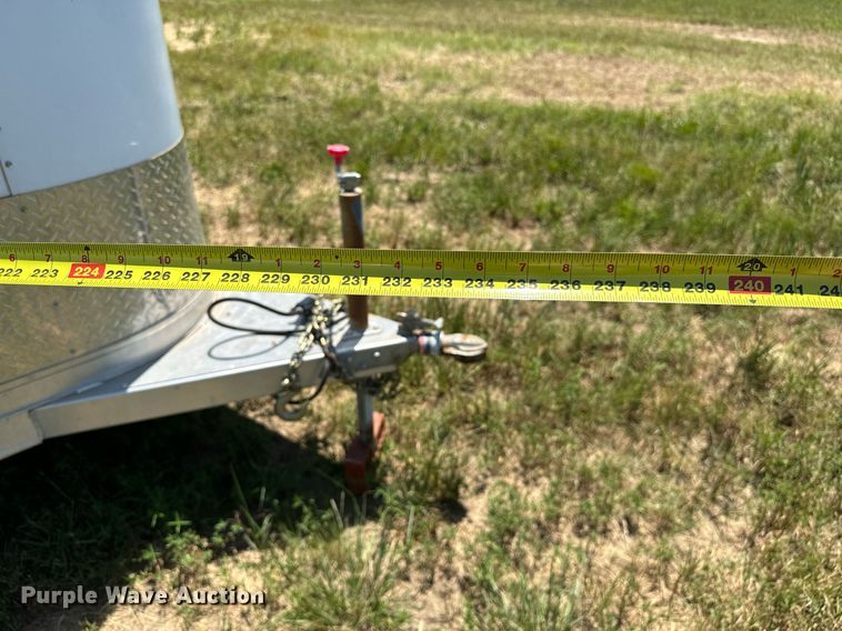 image for item OG9152 2018 Universal Exiss 724  horse trailer