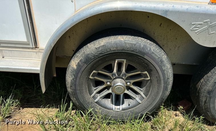 image for item OG9152 2018 Universal Exiss 724  horse trailer