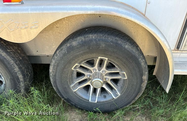 image for item OG9152 2018 Universal Exiss 724  horse trailer